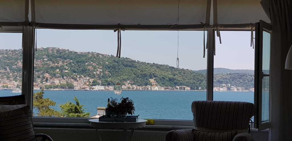 Prestigious Sea Front Istanbul Apartment