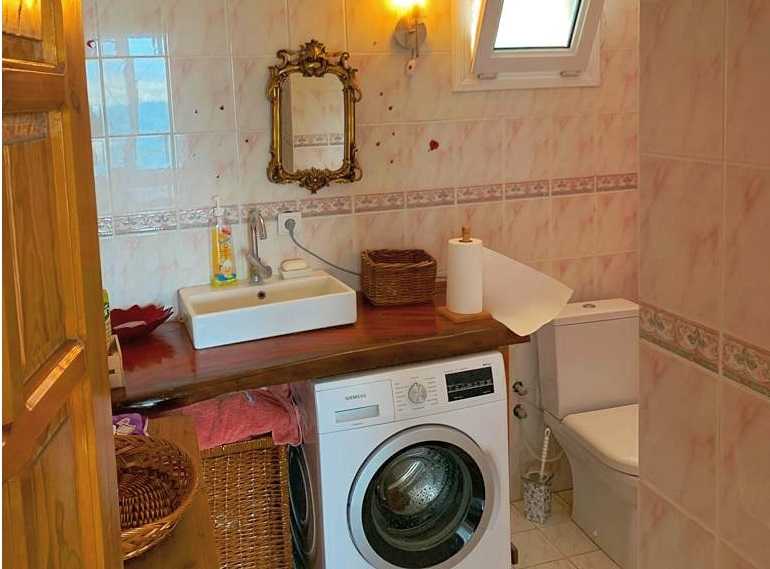 Sea View Traditional Izmir Villa - Two shower rooms
