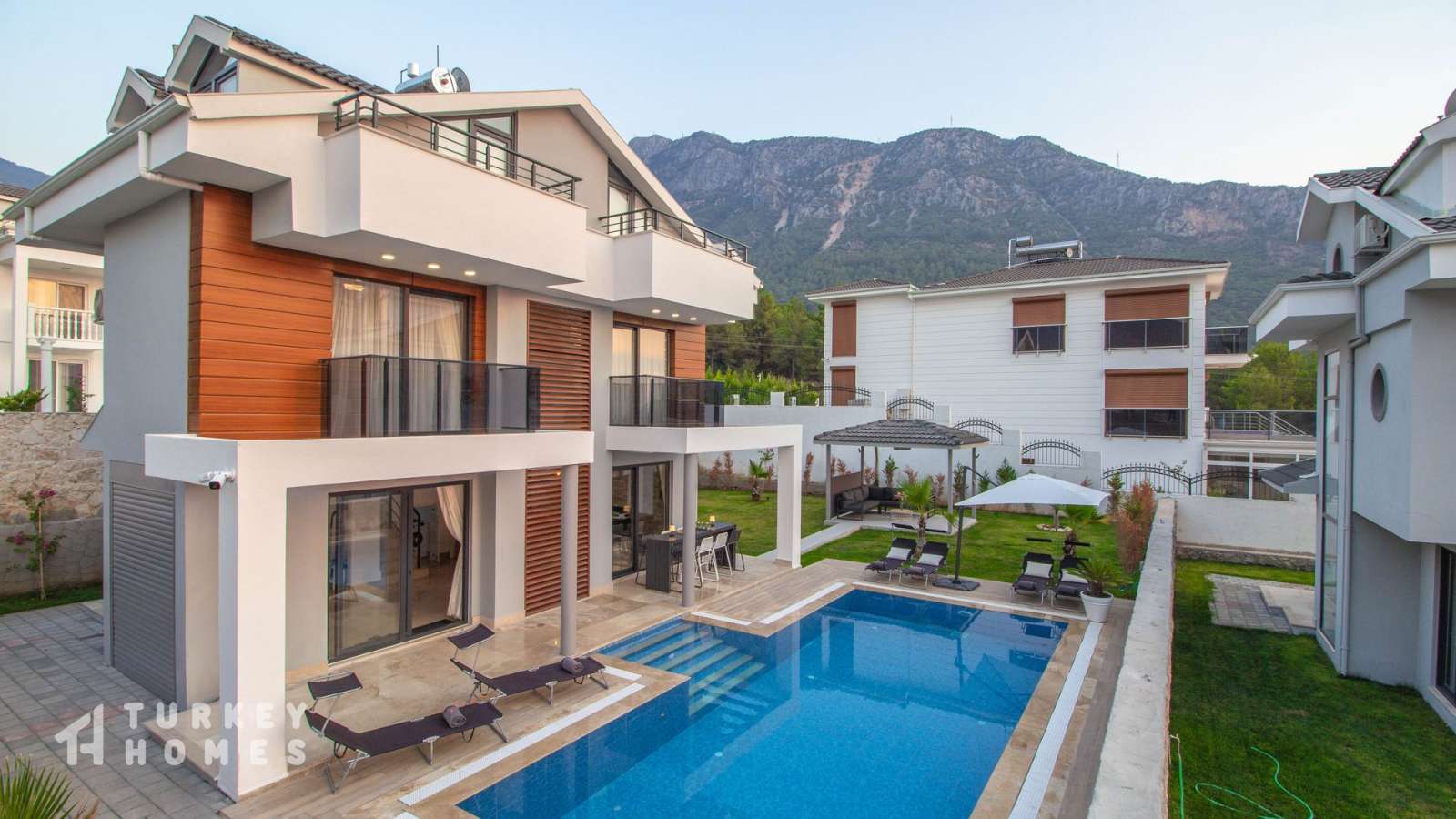 4-bed Ovacık Villa- Pool View Balconies