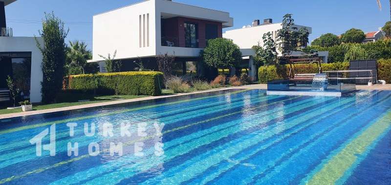 Luxury Cesme Villa- Communal Pool
